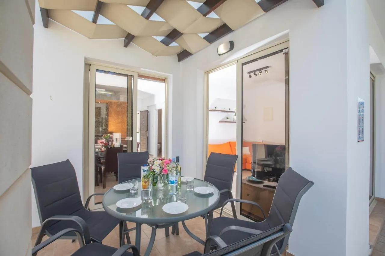 פרוטאראס Sunny Side Up Villa