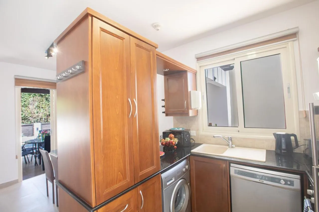 פרוטאראס Sunny Side Up Villa